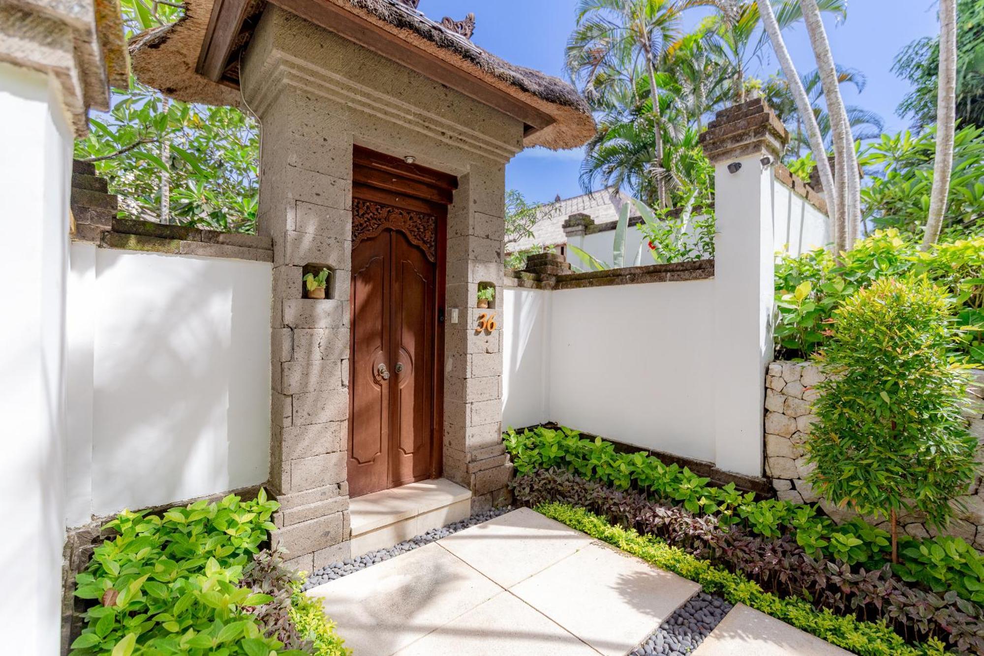 Villa Dorado - Steps From
